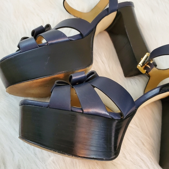 **Michael Kors Sz 8.5 Tara Navy Floral Sandals - Picture 8 of 12